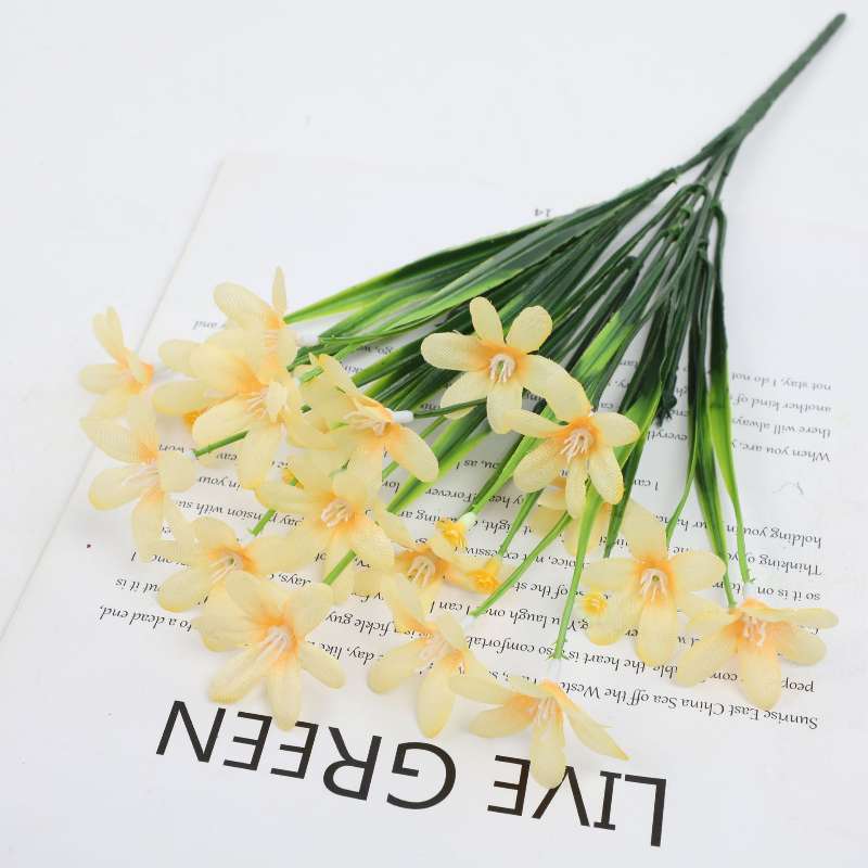 Artificial daffodils