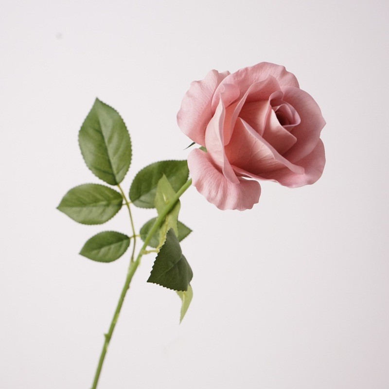Realistic-feeling artificial roses
