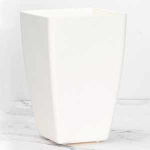 Plastic flower pots