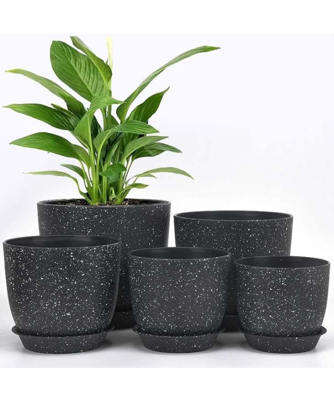Plastic flower pot with drainage hole tray