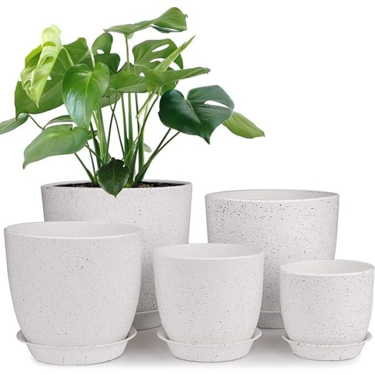 Plastic flower pot with drainage hole tray