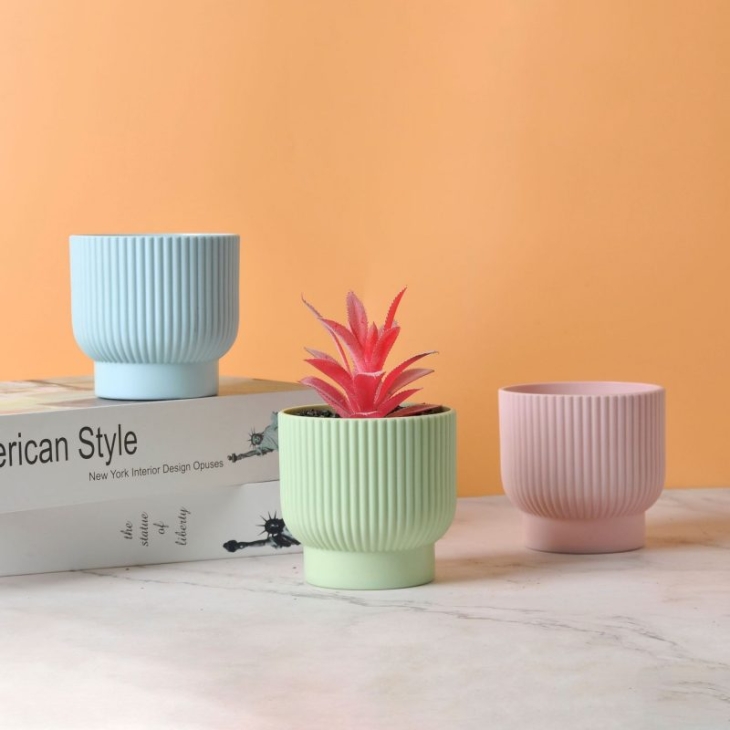 Simple flower pot without holes