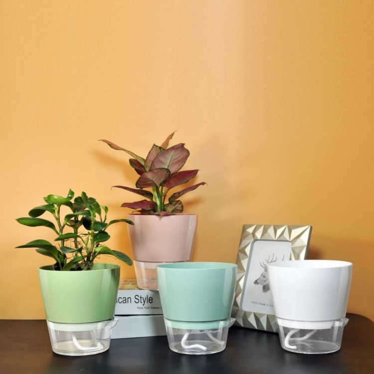 Automatic water-absorbing plastic flower pot