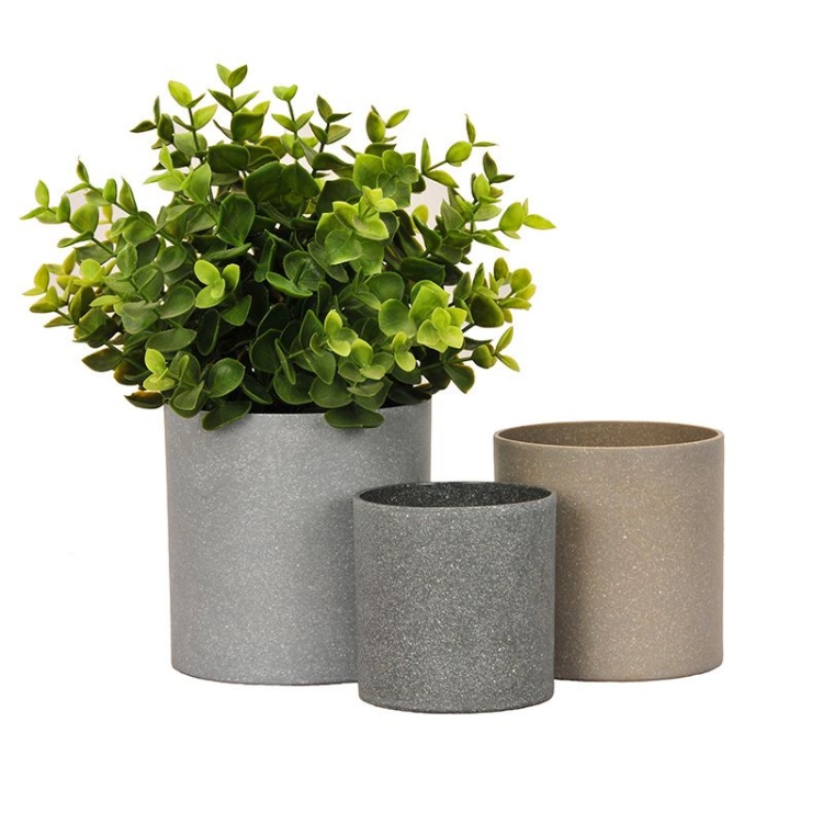 Different sizes Plastic flower pots