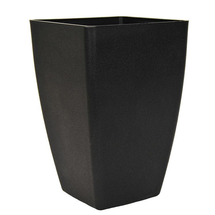 Plastic flower pots