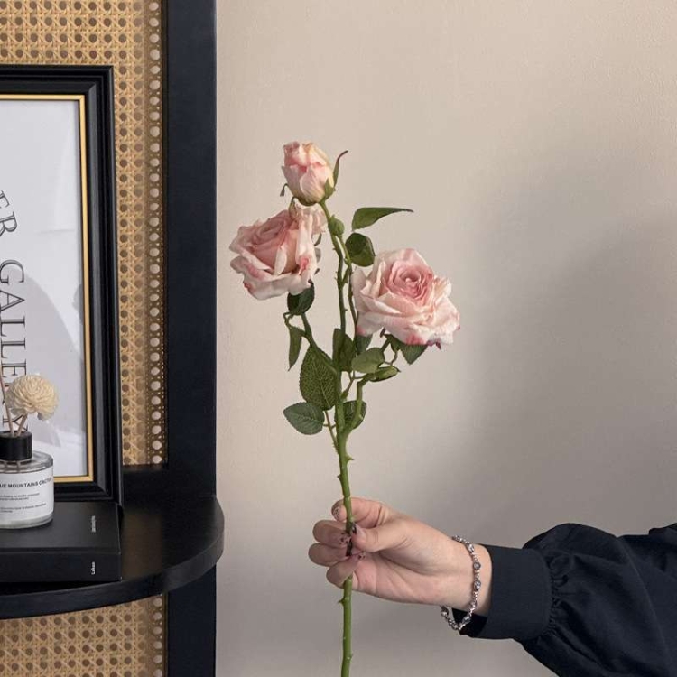 Wholesale Artificial French Scorched-Edge Manta Rose Spray – 54cm 3-Flower Branch
