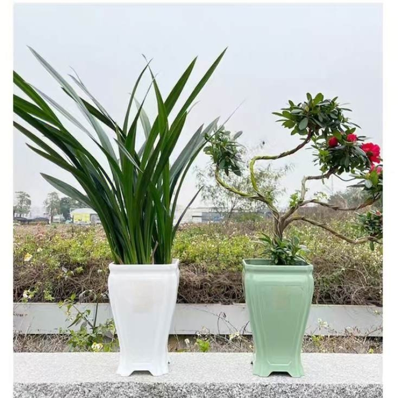 Wholesale plastic flower pots with bases