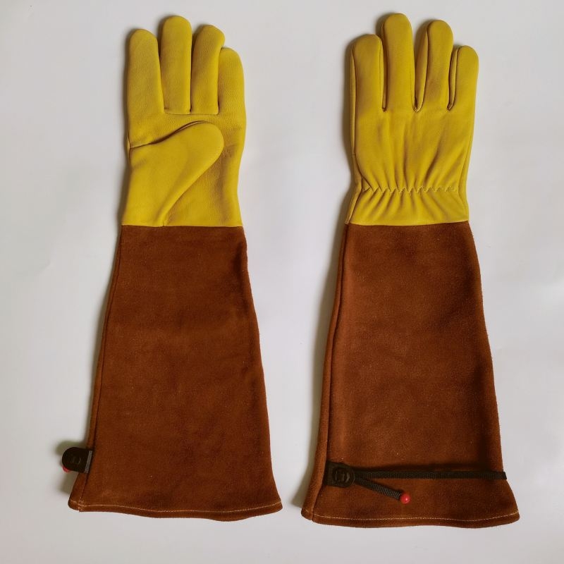Leather gardening gloves