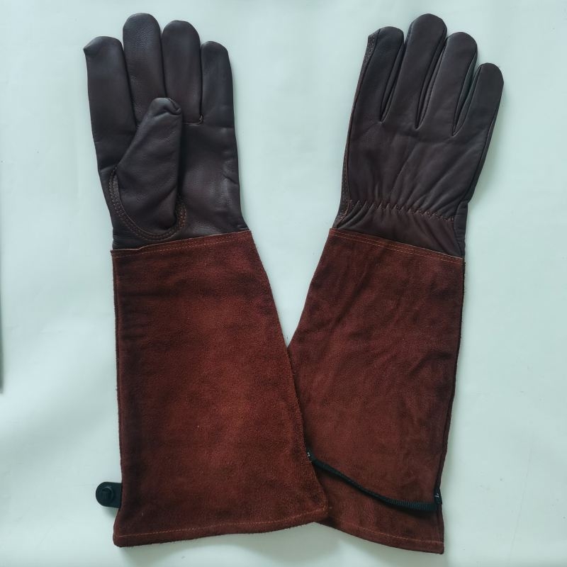 Leather gardening gloves