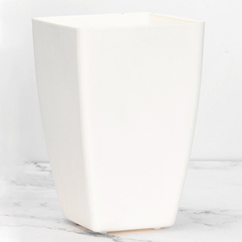 Plastic flower pots