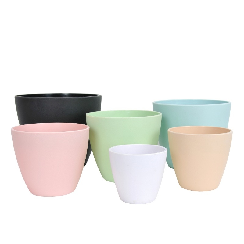 Plastic flower pots