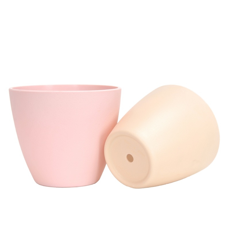 Plastic flower pots