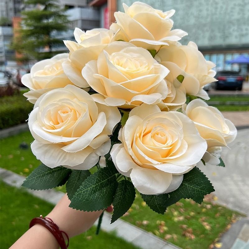 Artificial roses in various colors with nine blooms