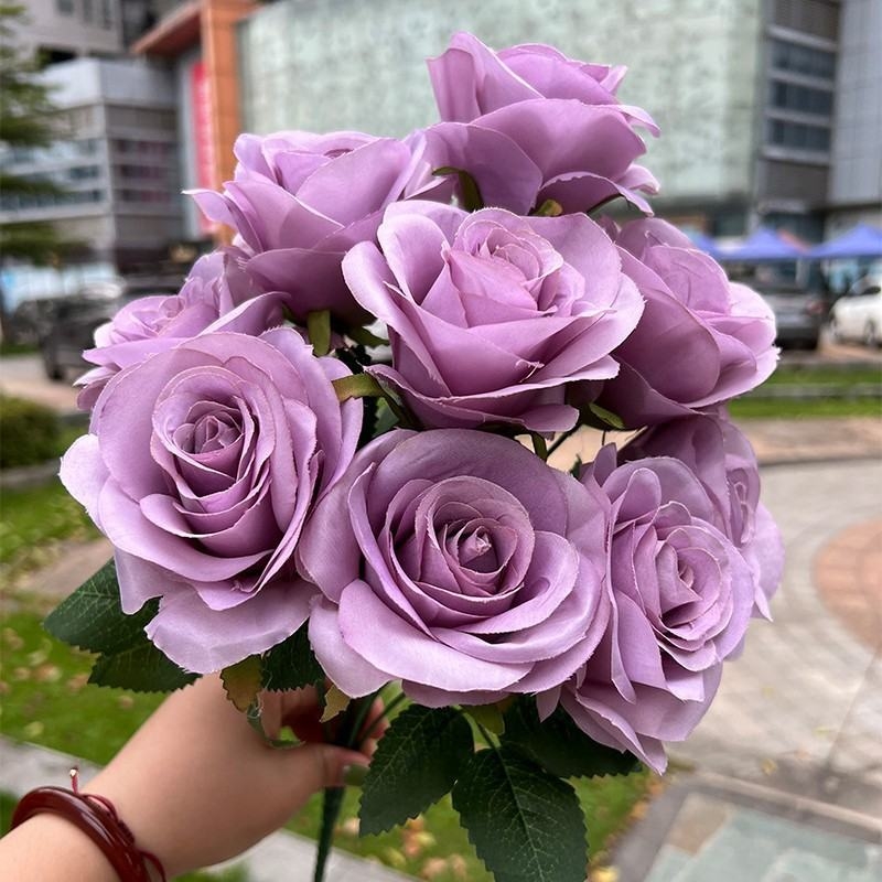 Artificial roses in various colors with nine blooms