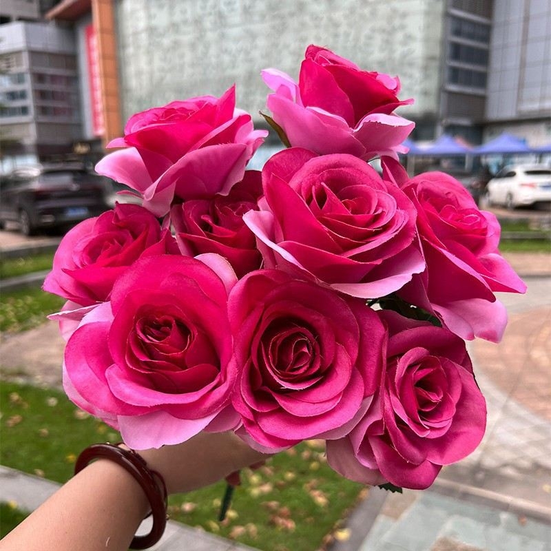 Artificial roses in various colors with nine blooms