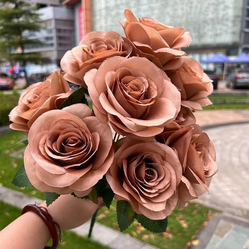 Artificial roses in various colors with nine blooms