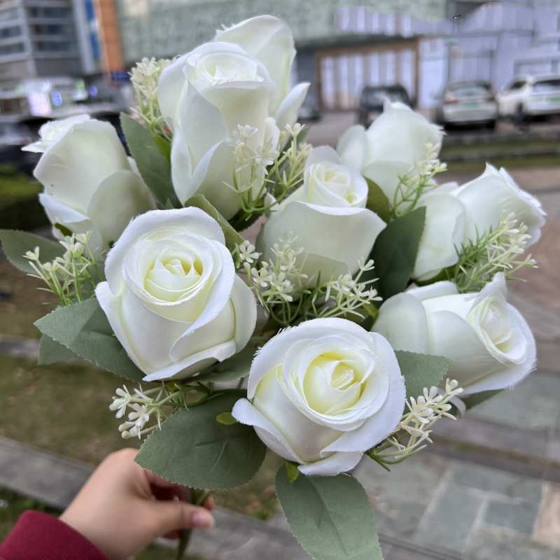 Artificial rosebud with nine blooms