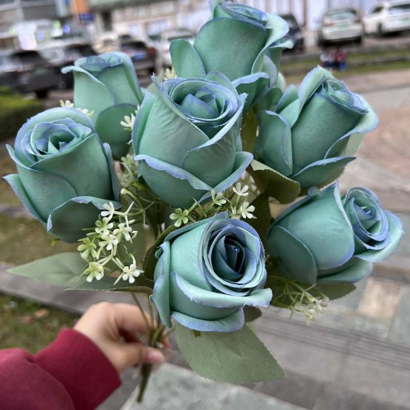 Artificial rosebud with nine blooms