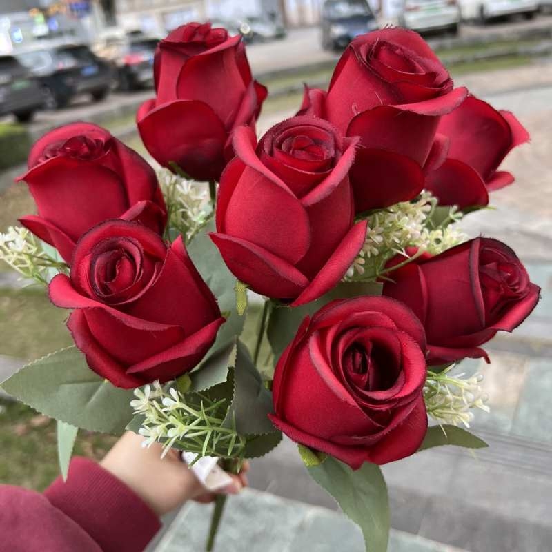 Artificial rosebud with nine blooms
