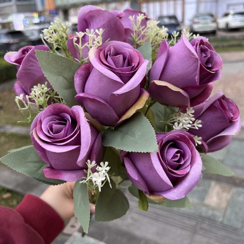Artificial rosebud with nine blooms