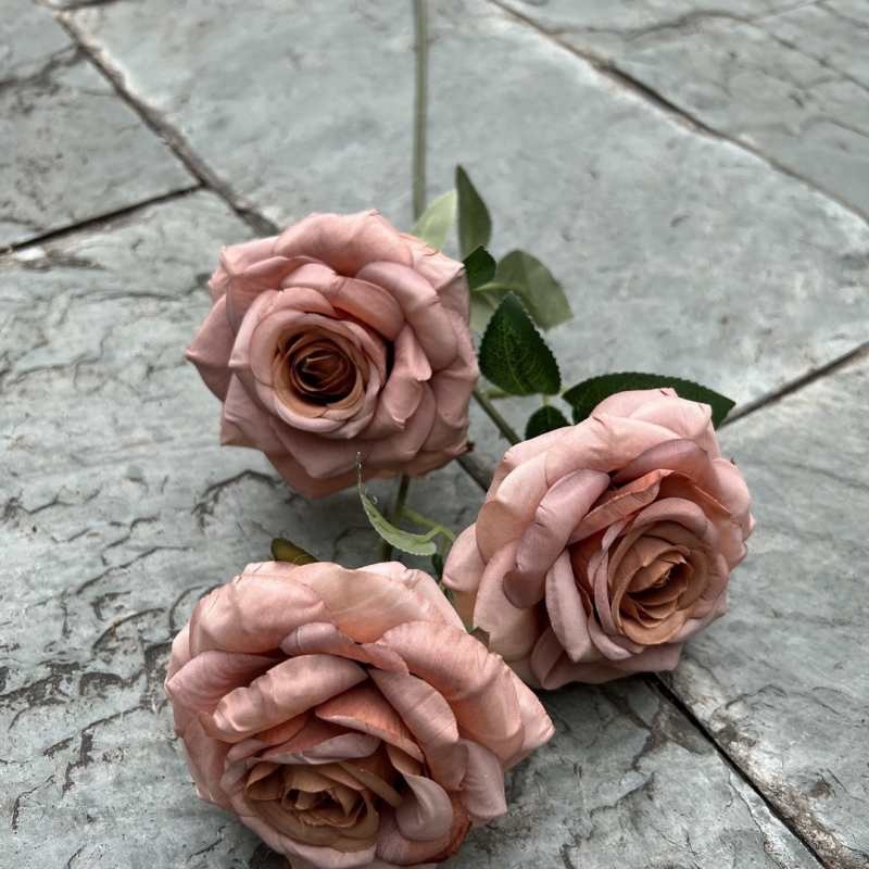 Artificial roses with three blooms and curled edges