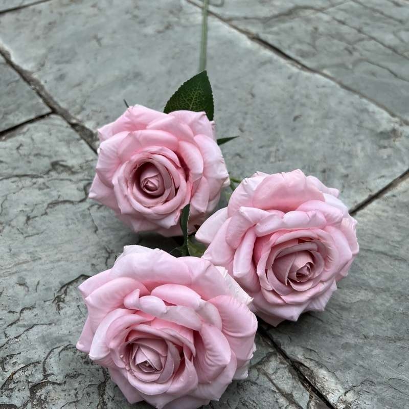 Artificial roses with three blooms and curled edges