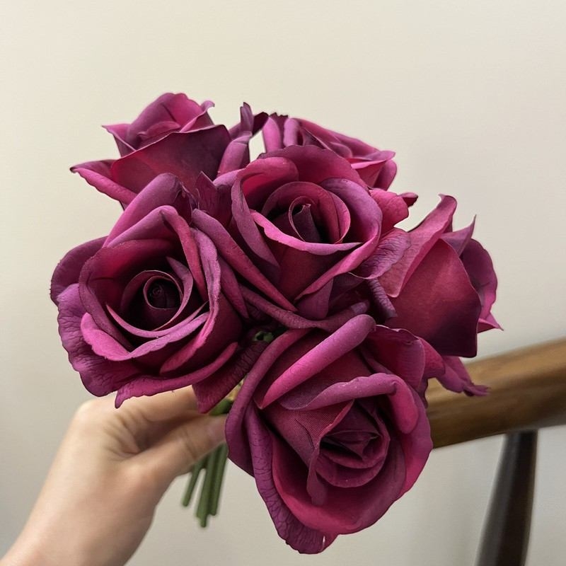 A bunch artificial rose with 6 stem