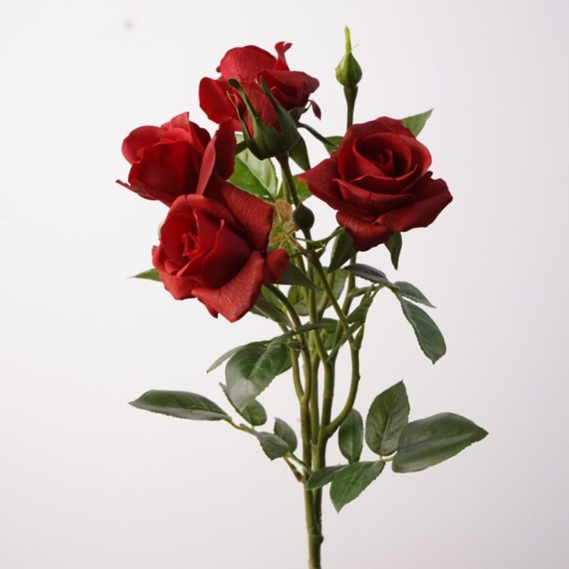 Lifelike artificial rose spray