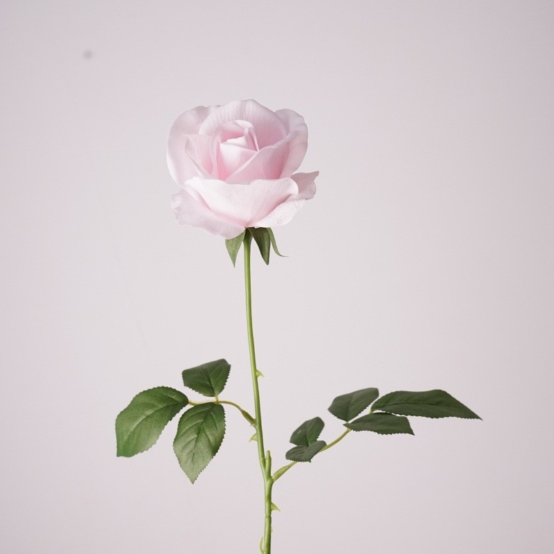 Realistic-feeling artificial roses