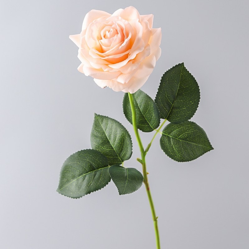 Highly realistic rose with a soft-touch feel