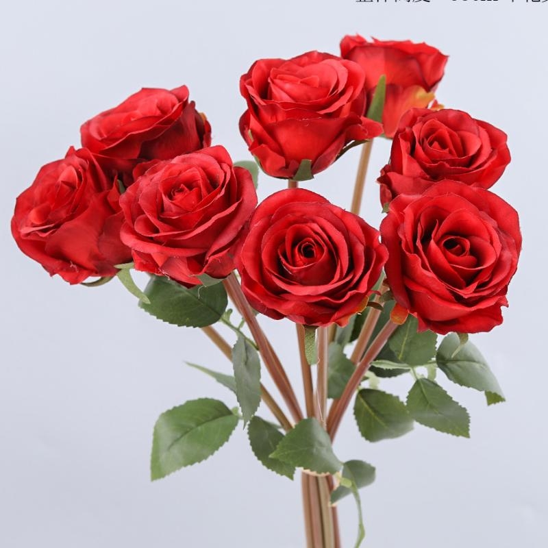 Artificial rose bunch containing 8 stems