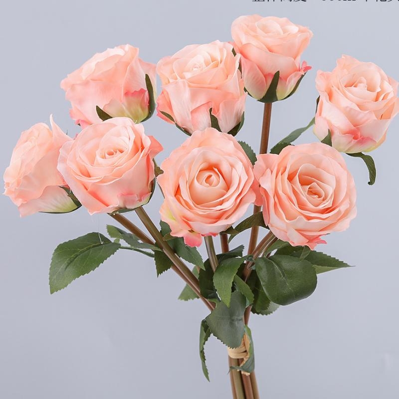 Artificial rose bunch containing 8 stems