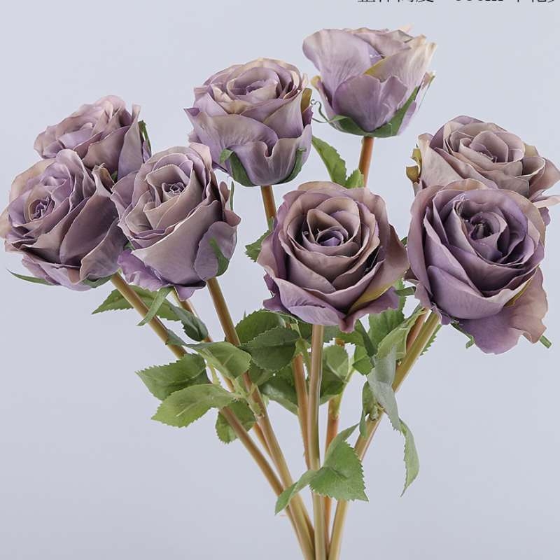 Artificial rose bunch containing 8 stems