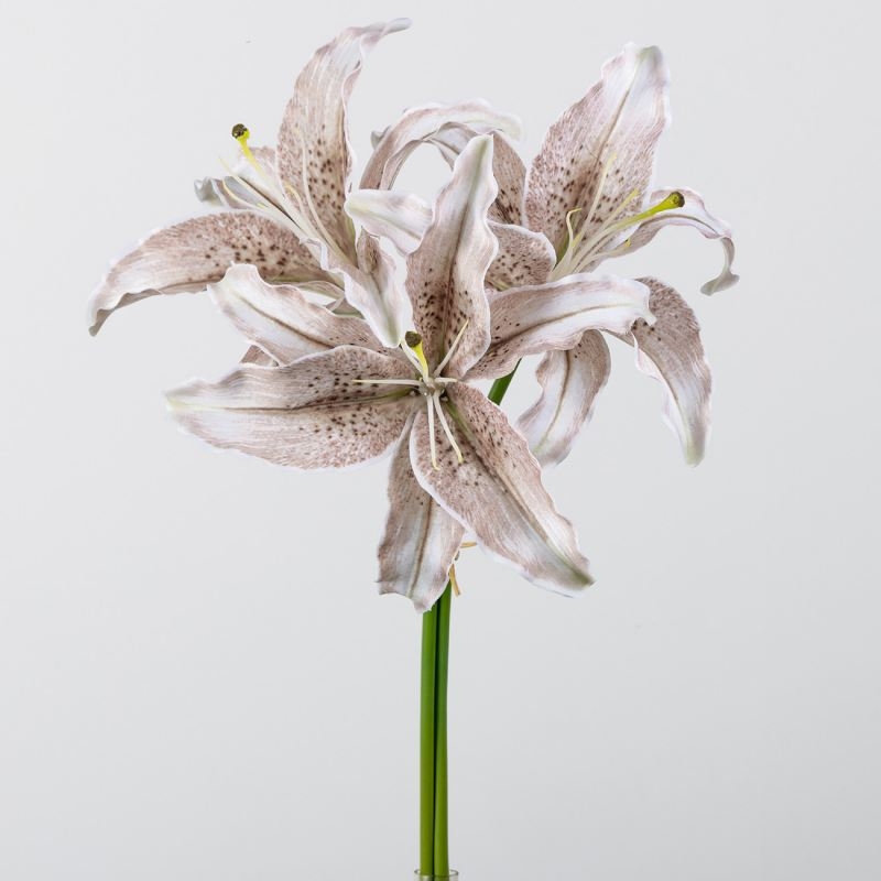 Artificial flower bunch containing 3 lilies
