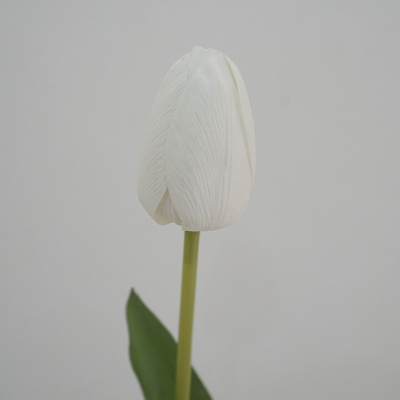 Lifelike artificial tulips