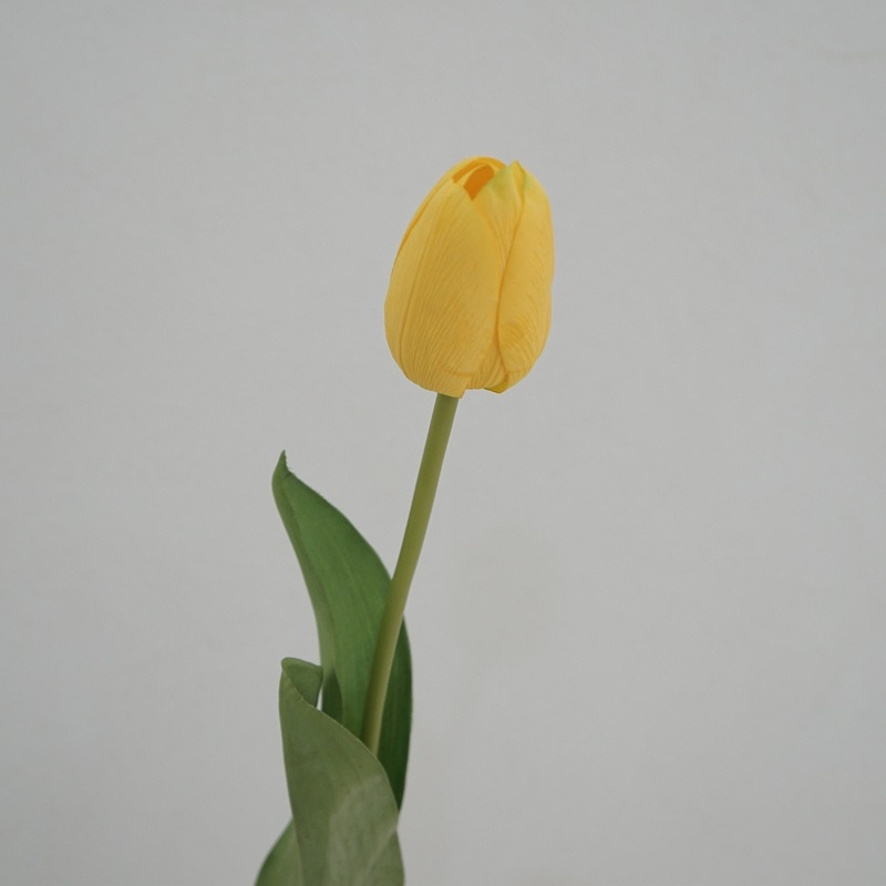 Lifelike artificial tulips