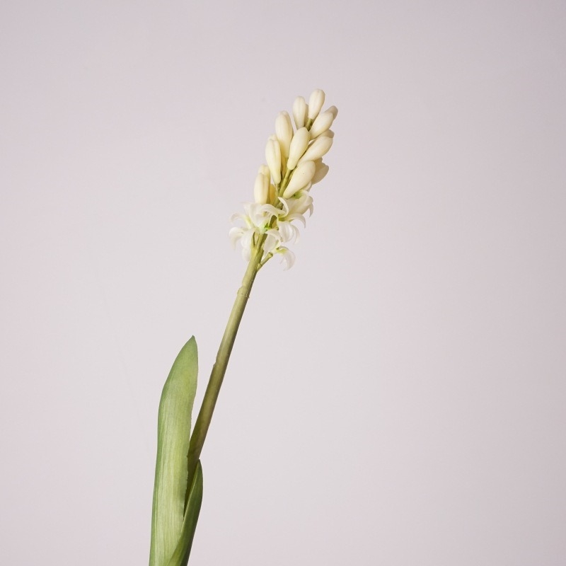 Realistic artificial tuberose